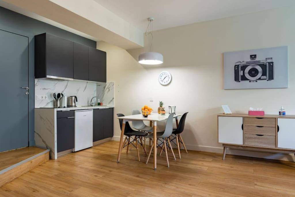 Large Comfy, Modern Studio 5 Min To Acropolis Athens Exterior photo