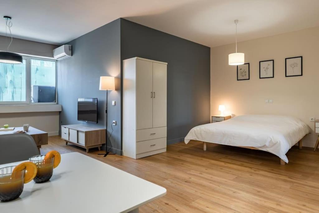 Large Comfy, Modern Studio 5 Min To Acropolis Athens Exterior photo